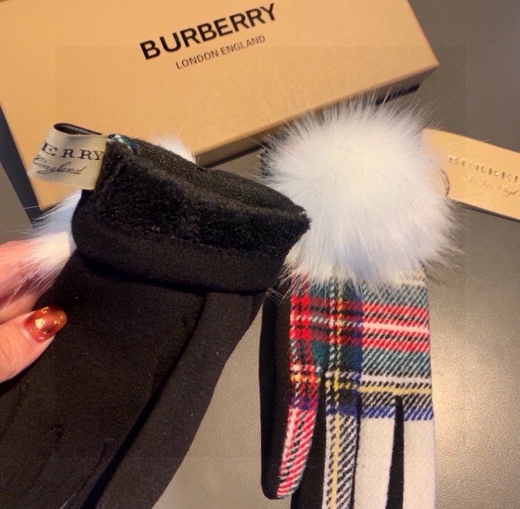 Comfortable 162 Burberry Gloves For Women