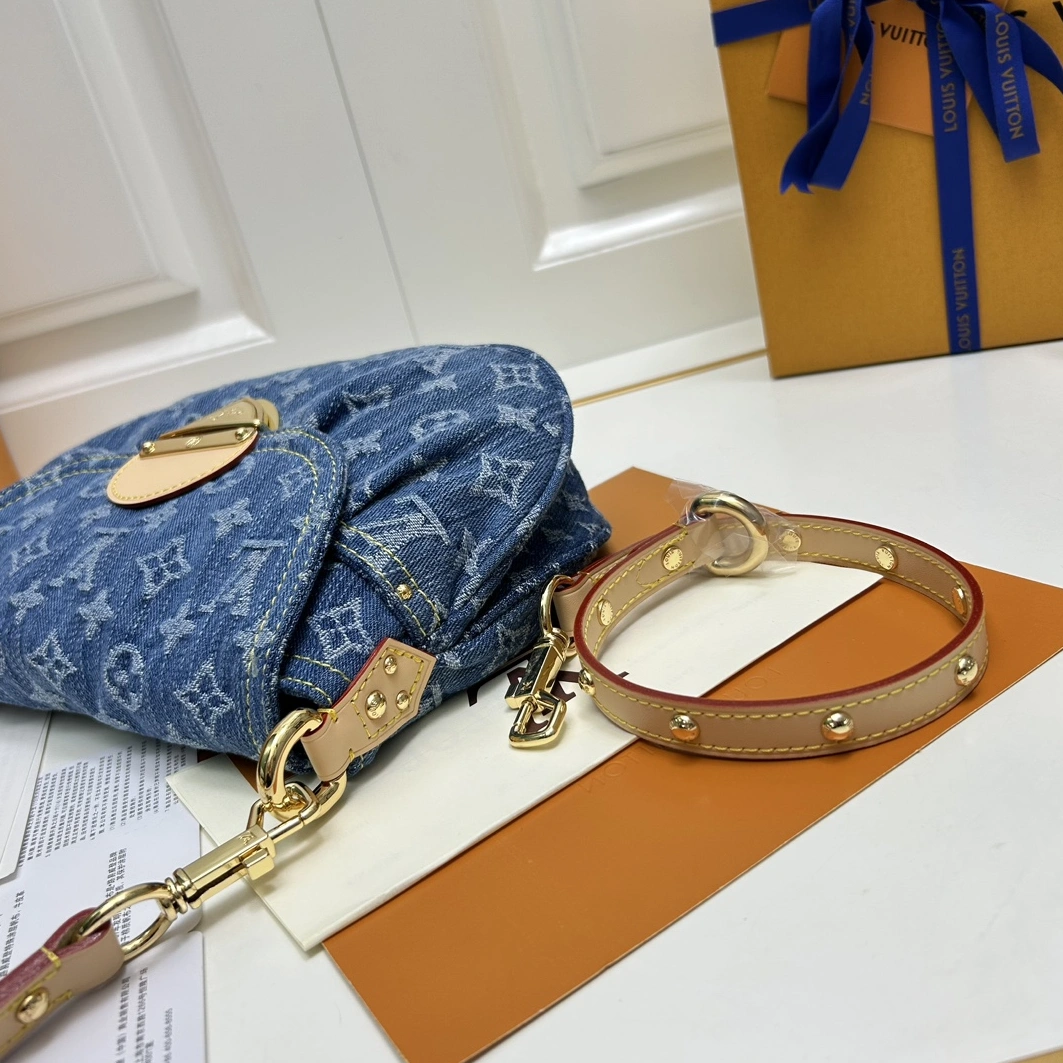 Comfortable 1770 Louis Vuitton AAA Quality Shoulder Bags For Women