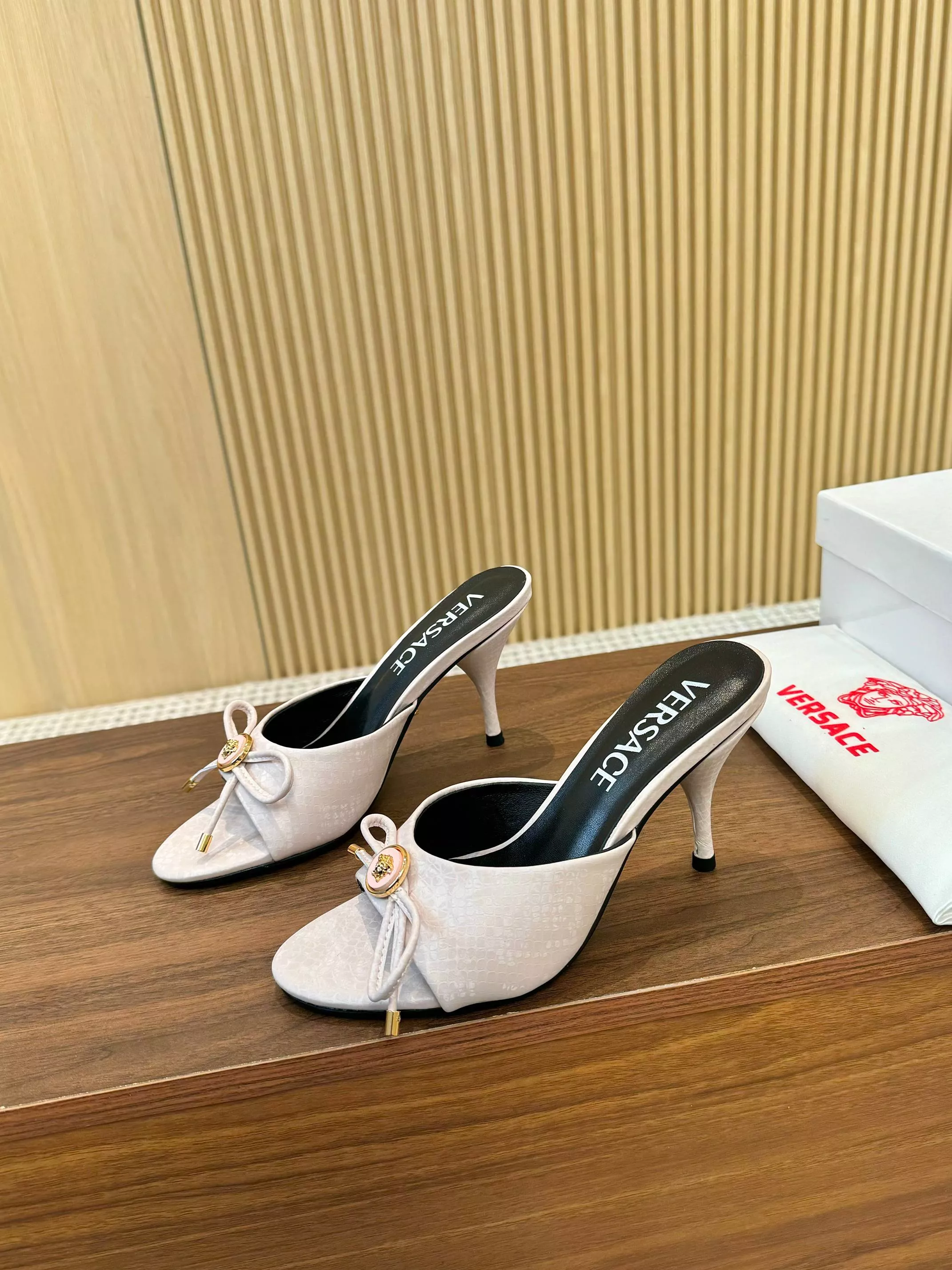 Comfortable 1800 Versace Slippers For Women