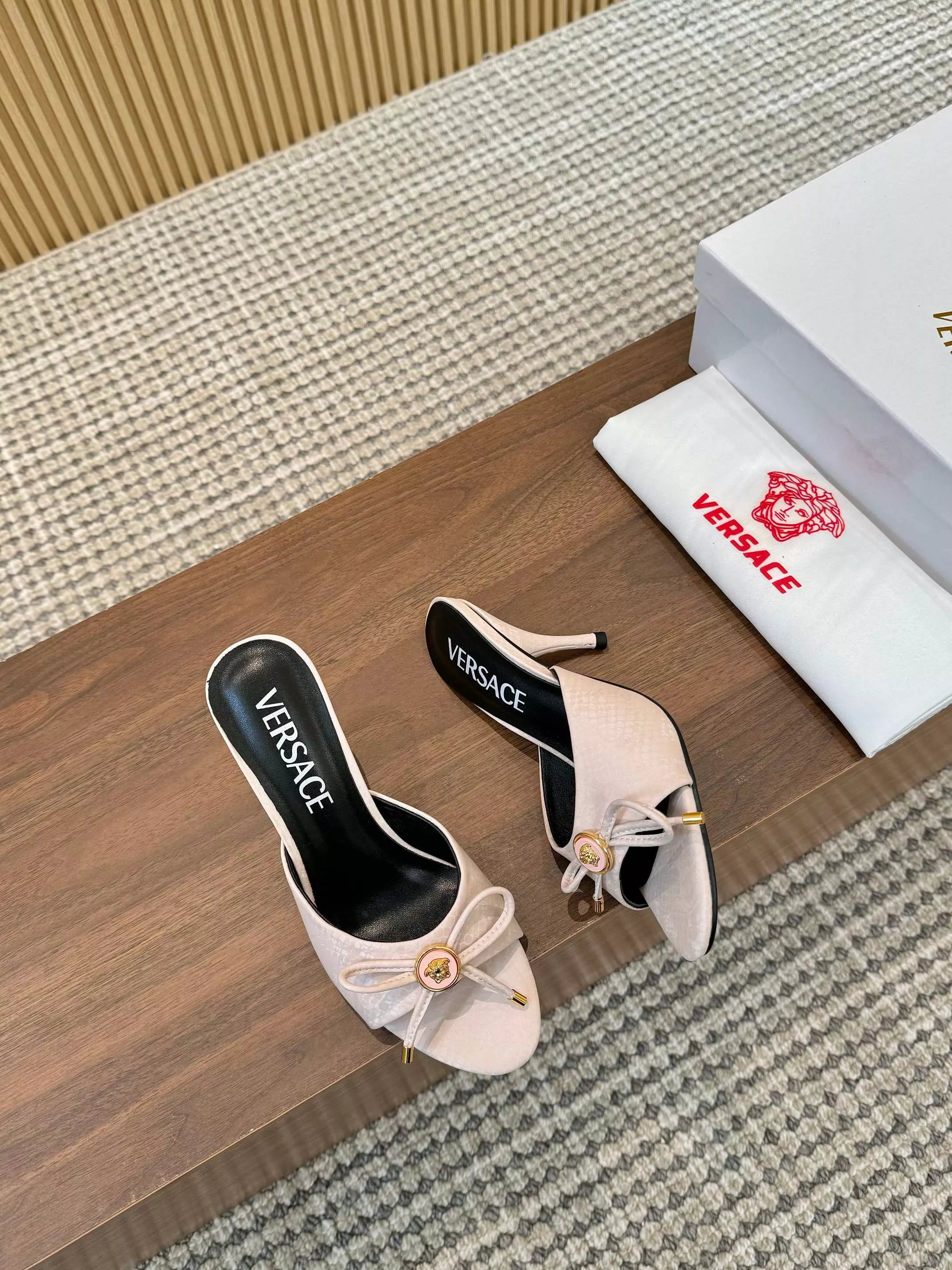 Comfortable 1800 Versace Slippers For Women