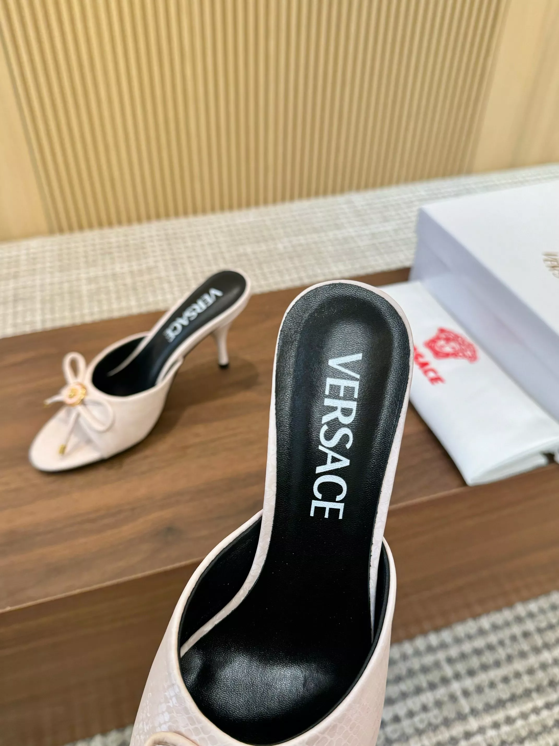 Comfortable 1800 Versace Slippers For Women
