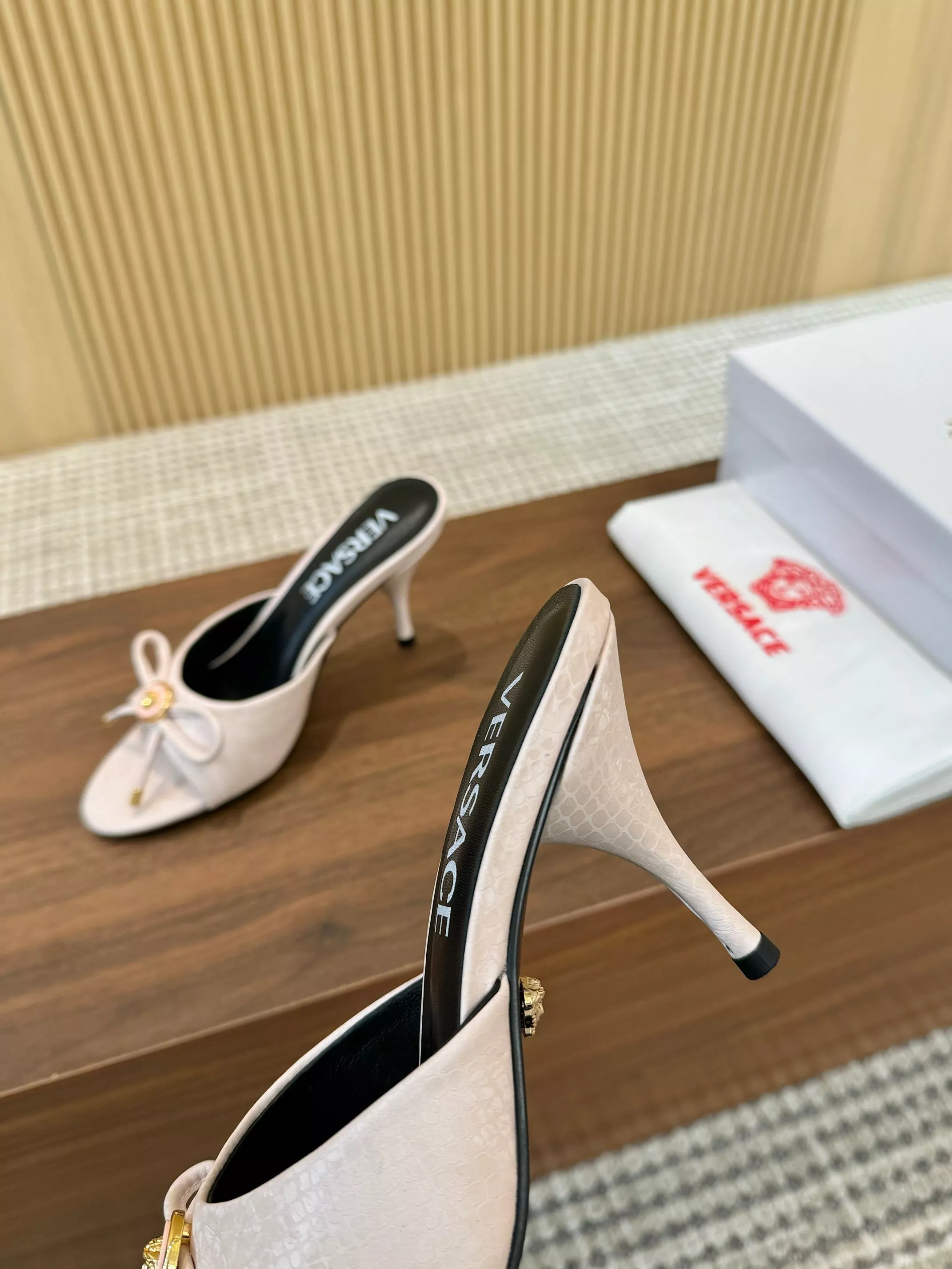 Comfortable 1800 Versace Slippers For Women