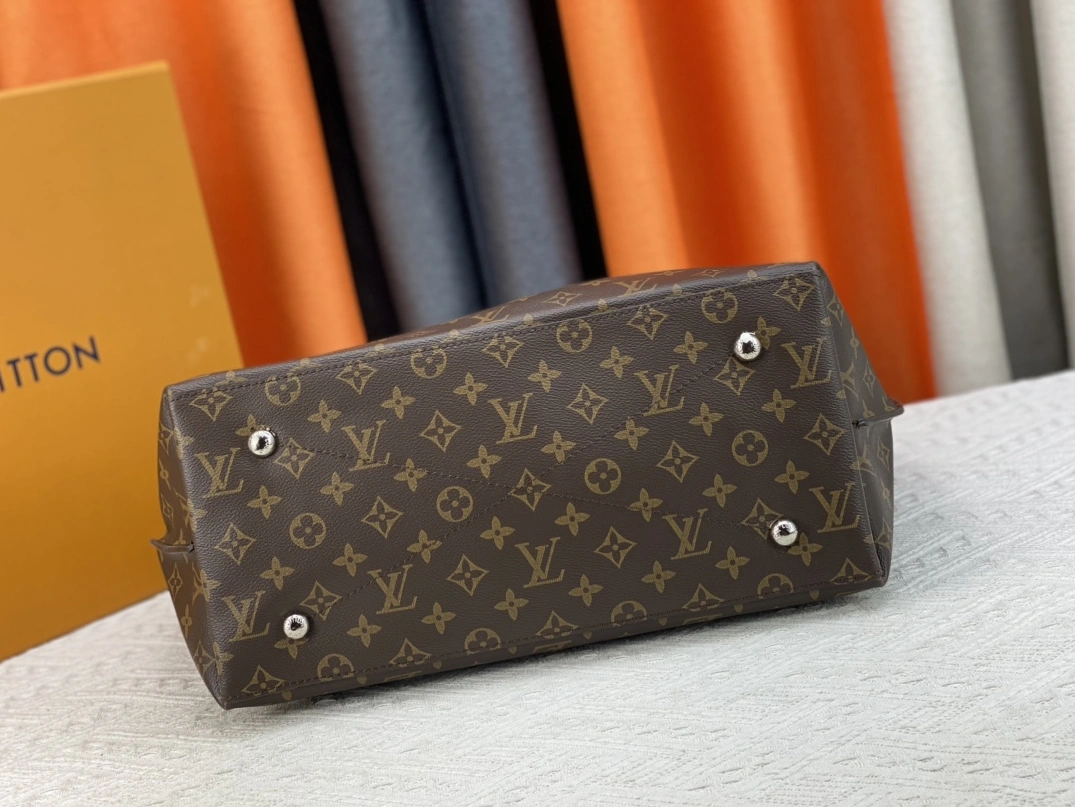 Comfortable 1812 Louis Vuitton AAA Quality Handbags For Women