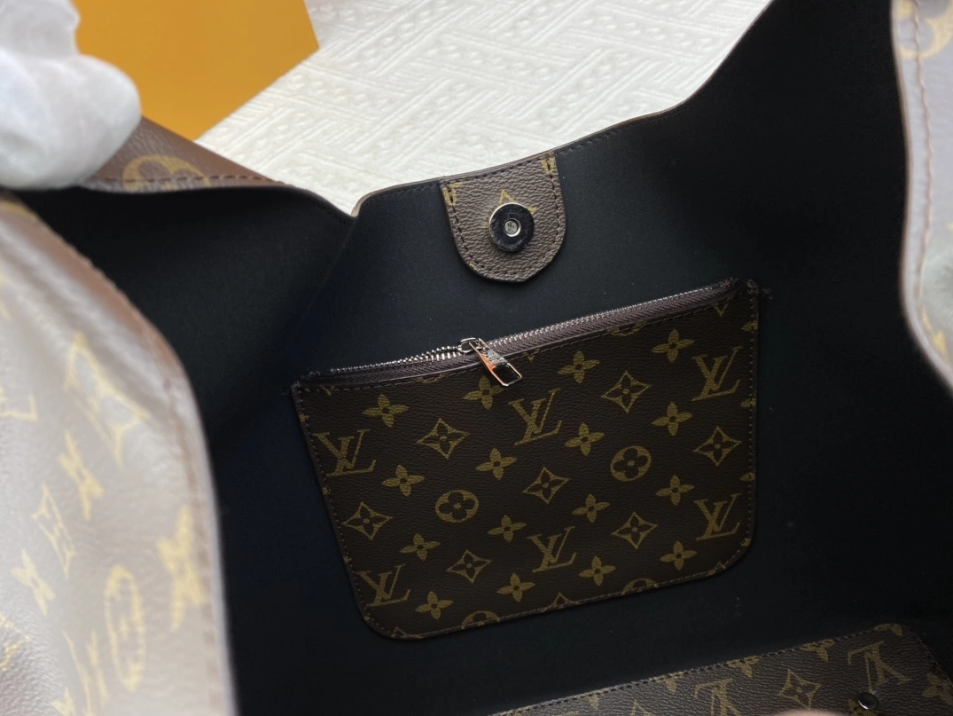 Comfortable 1812 Louis Vuitton AAA Quality Handbags For Women