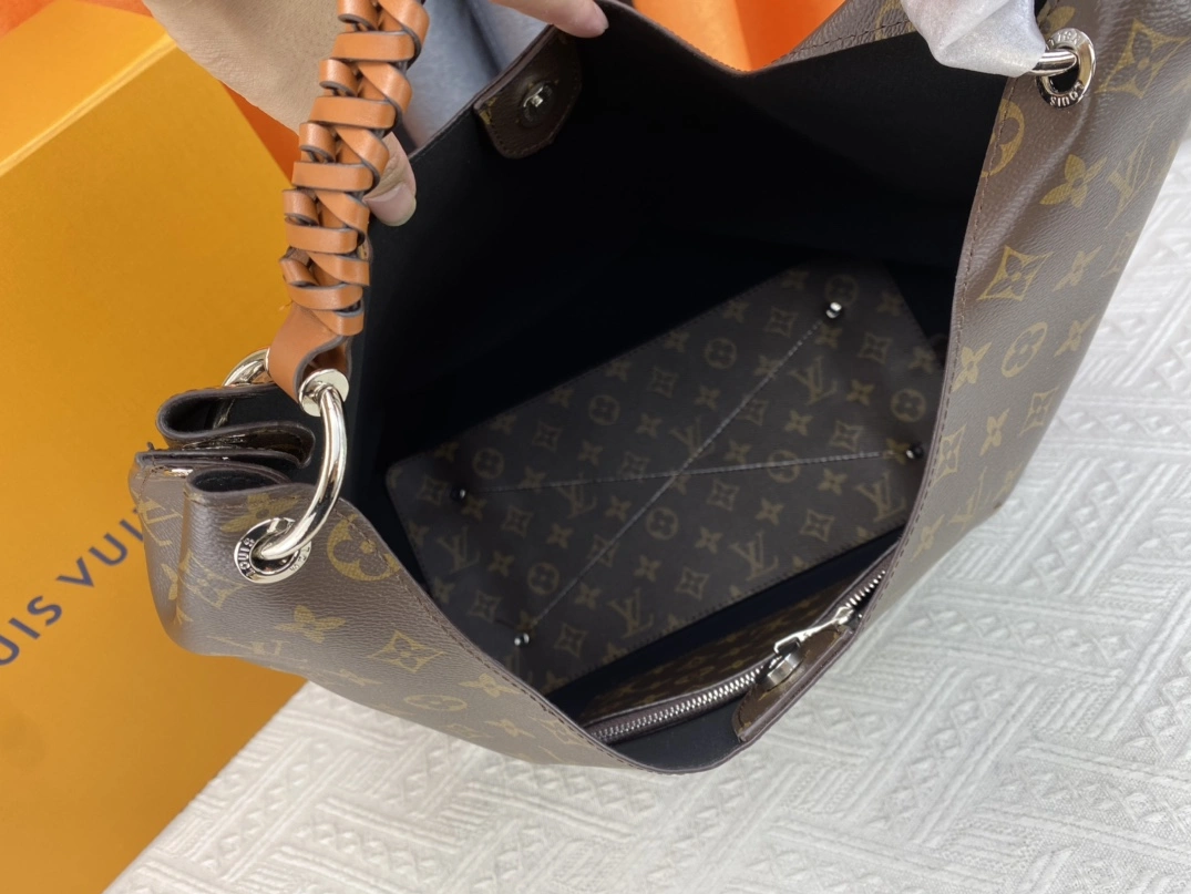 Comfortable 1812 Louis Vuitton AAA Quality Handbags For Women
