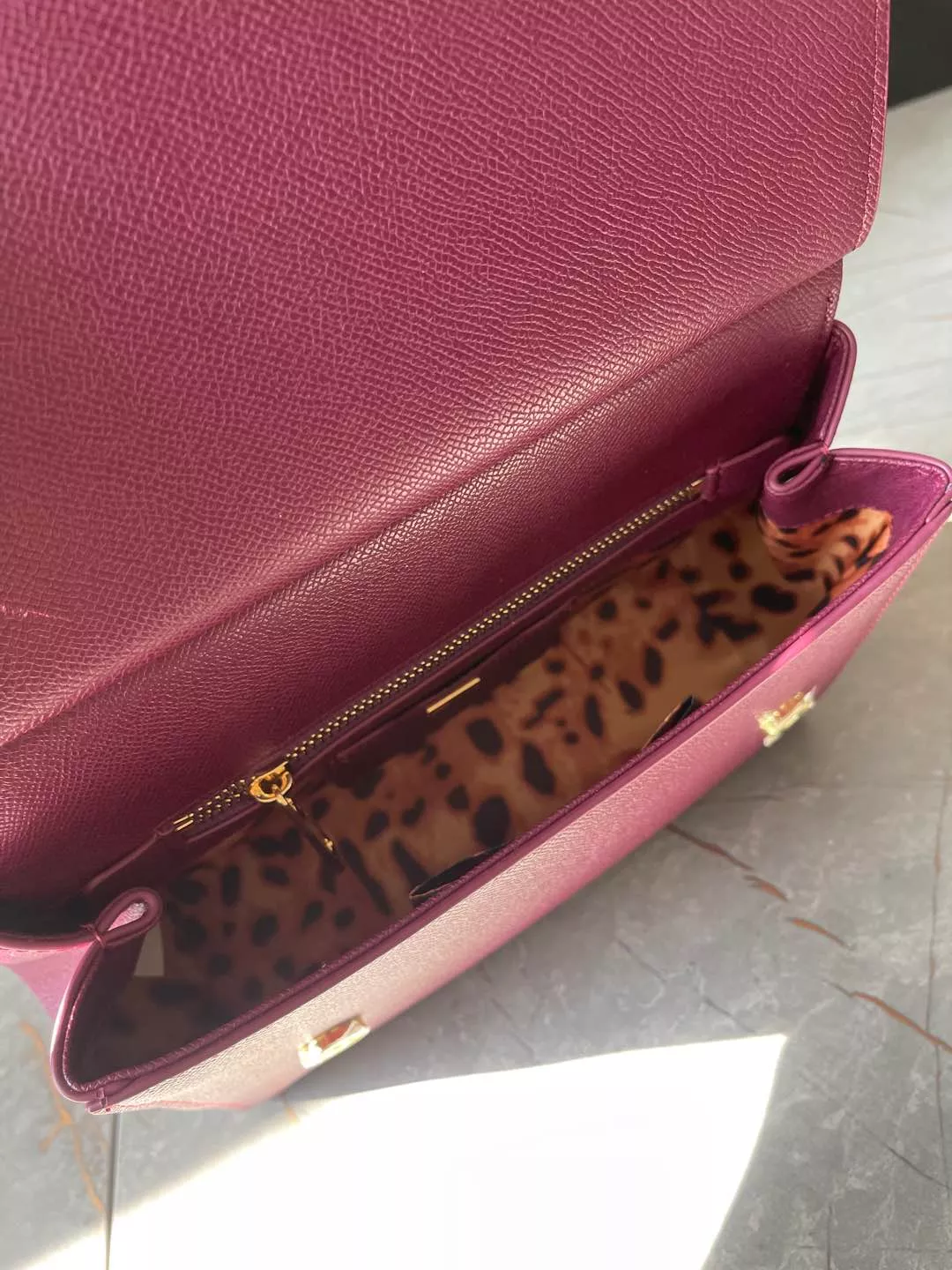 Comfortable 1992 Dolce & Gabbana AAA Quality Handbags For Women