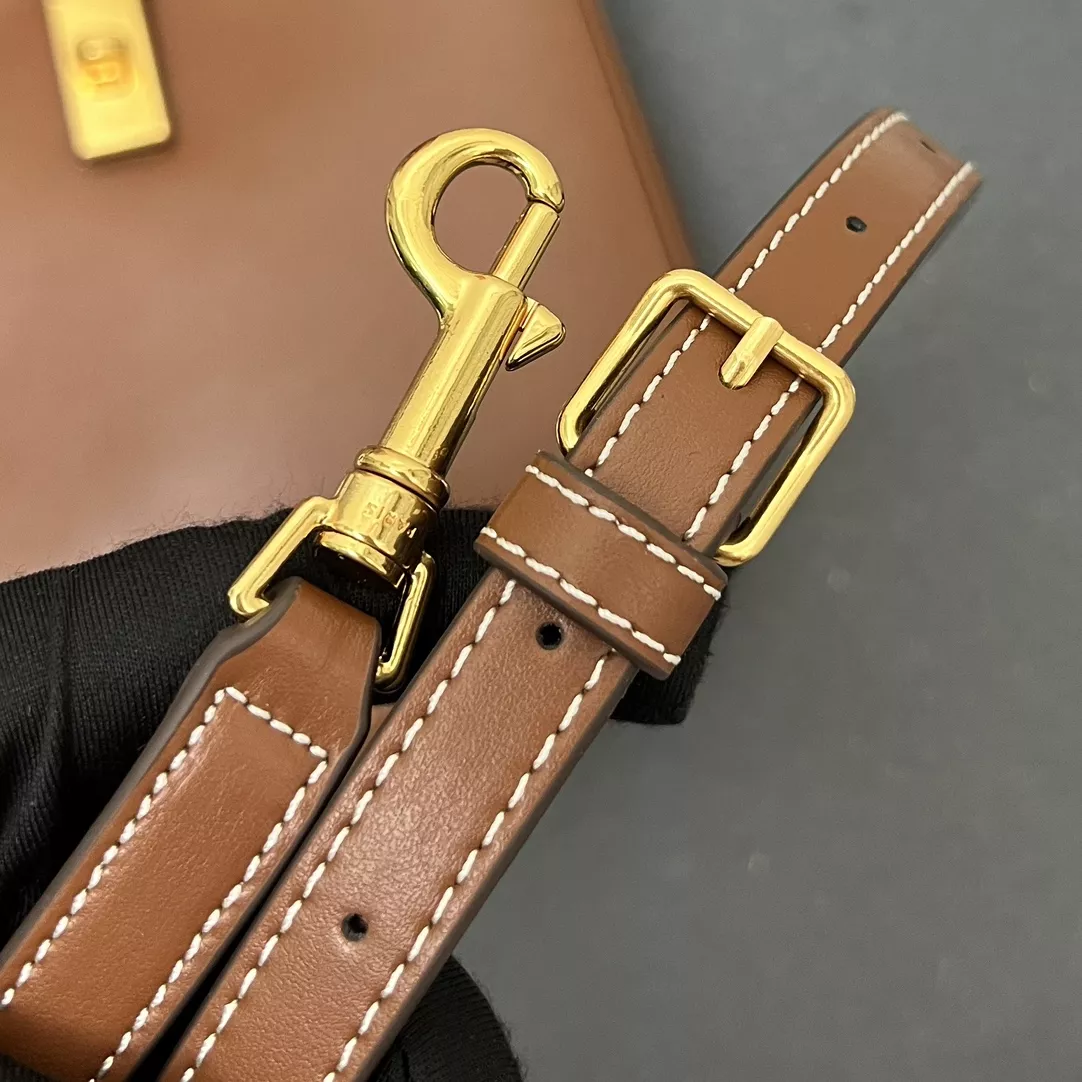 Comfortable 2003 Celine AAA Quality Shoulder Bags For Women