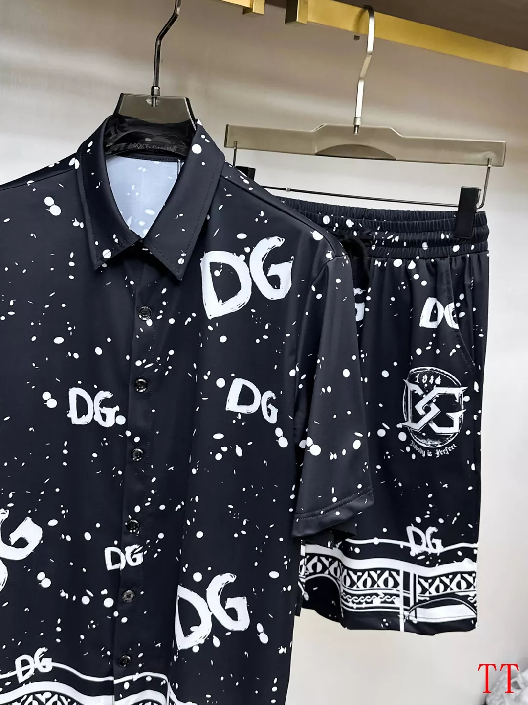 Comfortable 2105 Dolce & Gabbana D&G Tracksuits Short Sleeved For Men