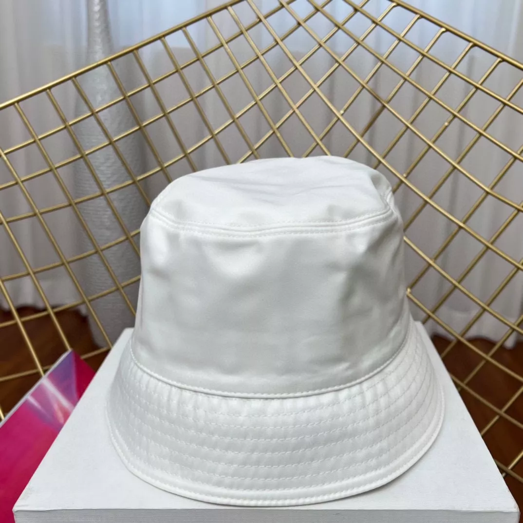 Comfortable 234 Prada Caps