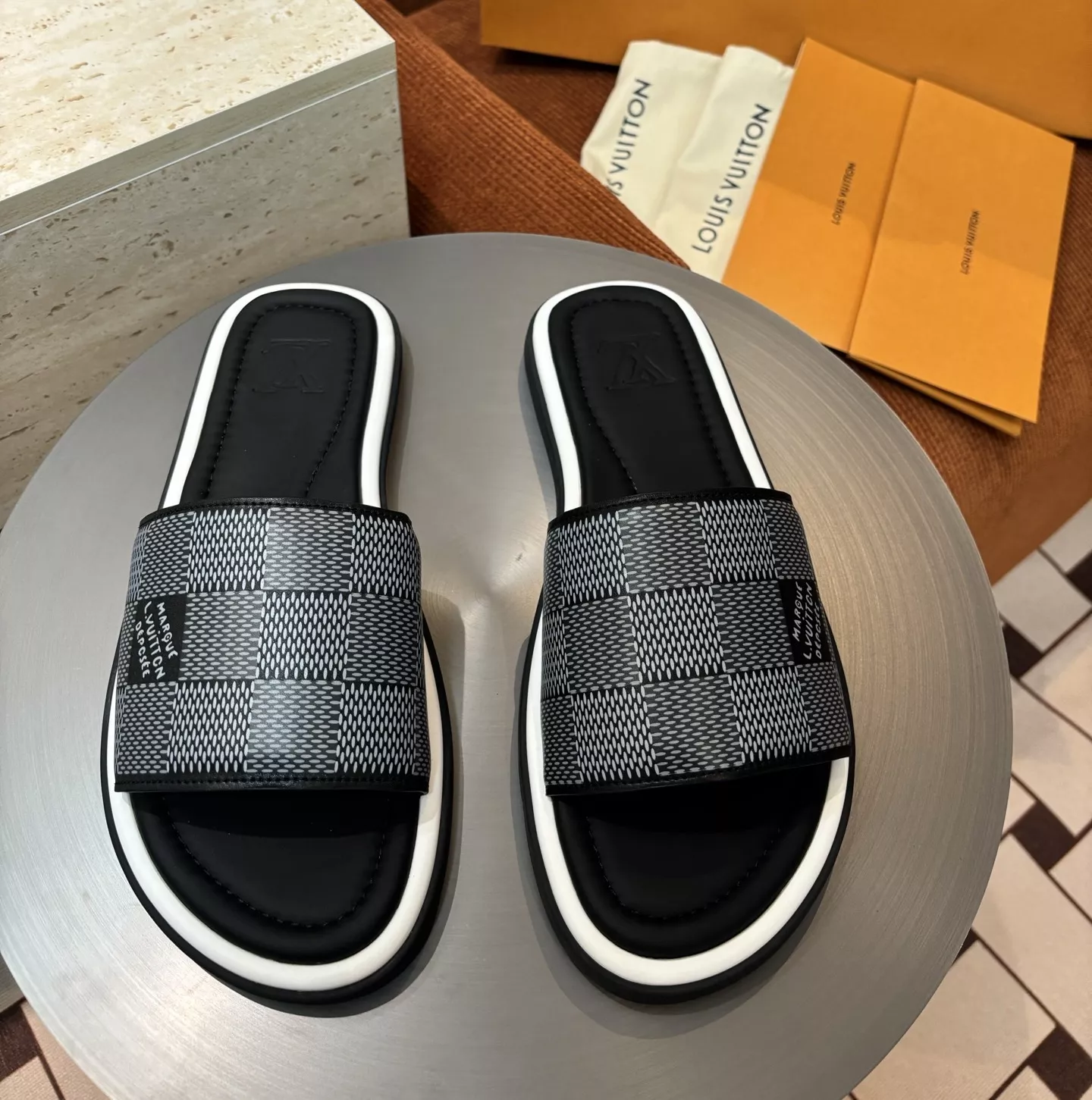 Comfortable 2400 Louis Vuitton Slippers For Men