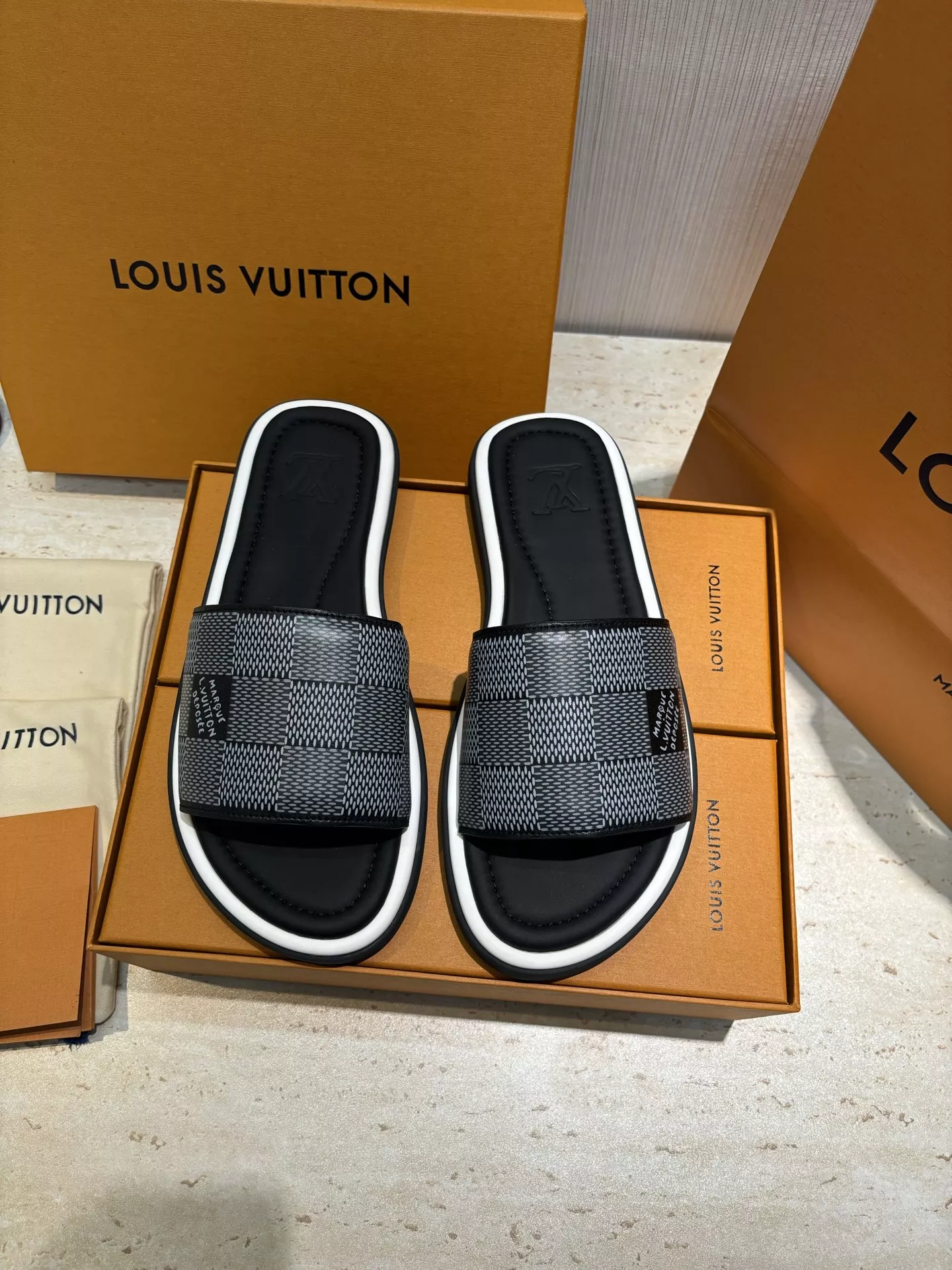 Comfortable 2400 Louis Vuitton Slippers For Men