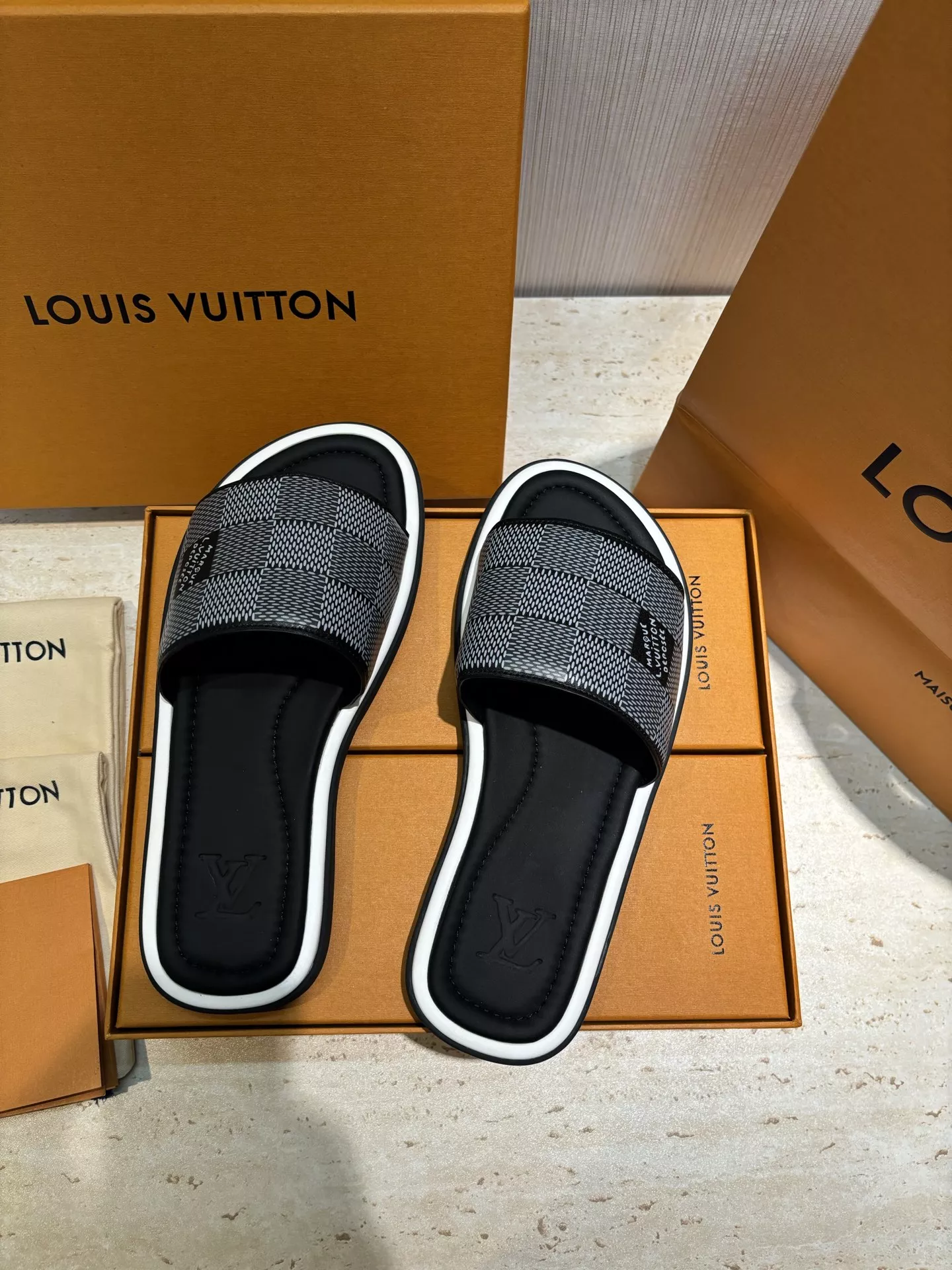 Comfortable 2400 Louis Vuitton Slippers For Men
