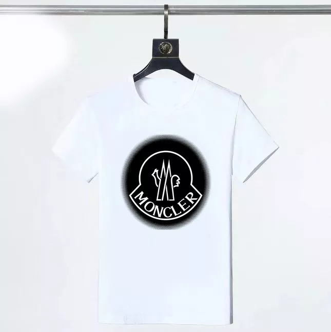 Comfortable 2442 Moncler T-Shirts Short Sleeved For Men