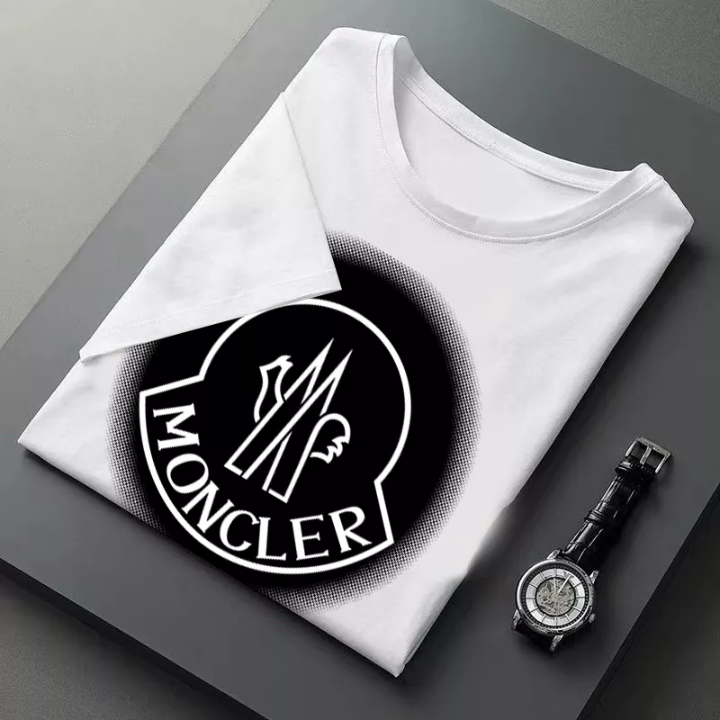 Comfortable 2442 Moncler T-Shirts Short Sleeved For Men