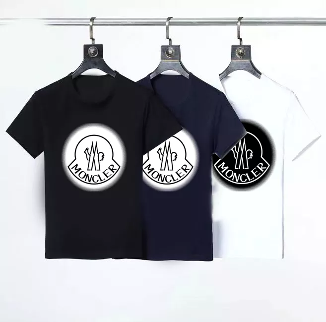 Comfortable 2442 Moncler T-Shirts Short Sleeved For Men