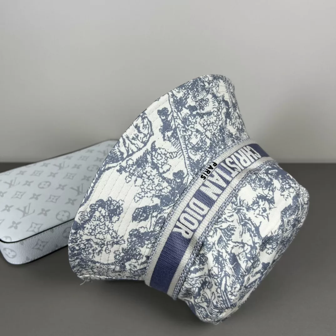 Comfortable 2540 Christian Dior Caps