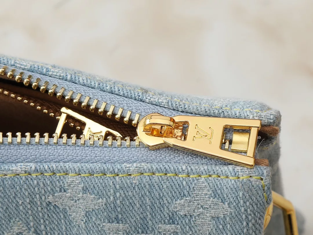Comfortable 2743 Louis Vuitton Messenger Bags For Women