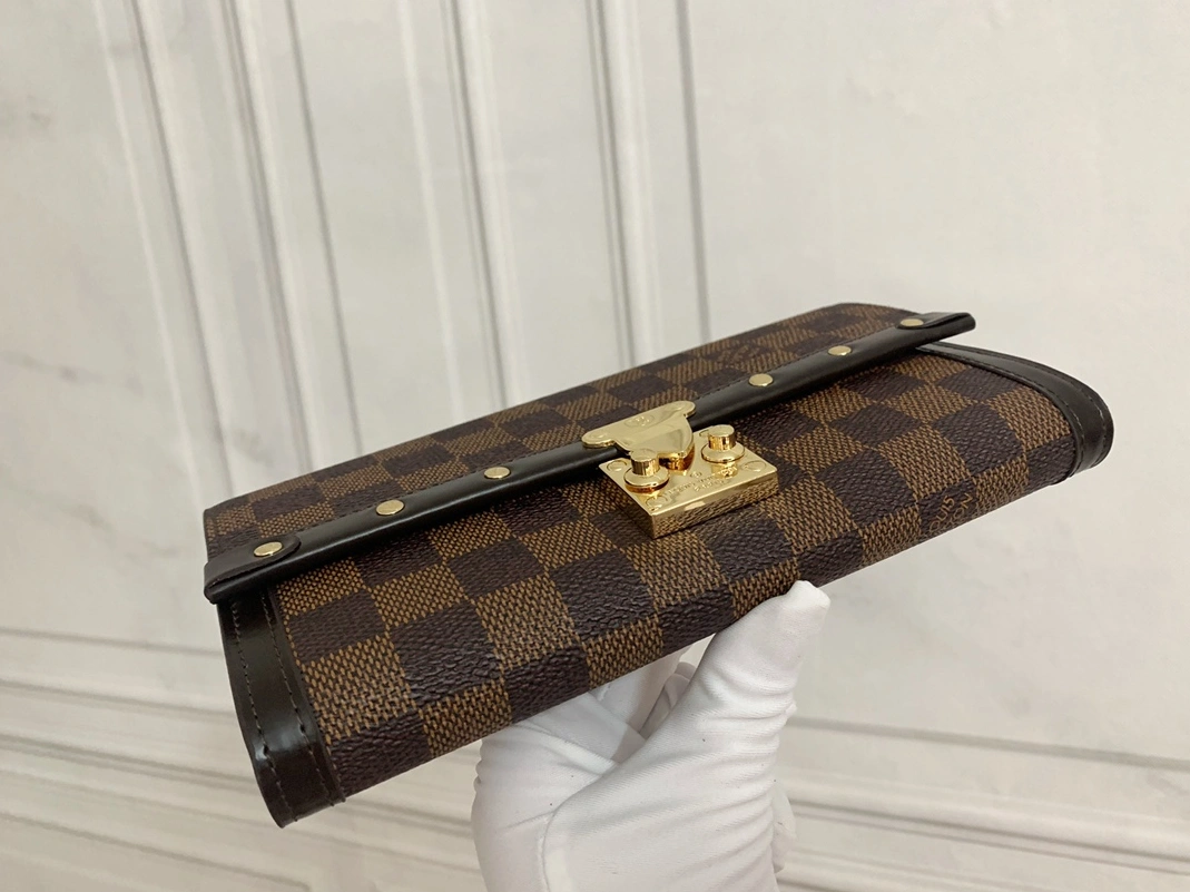 Comfortable 3058 Louis Vuitton LV Card Case For Women