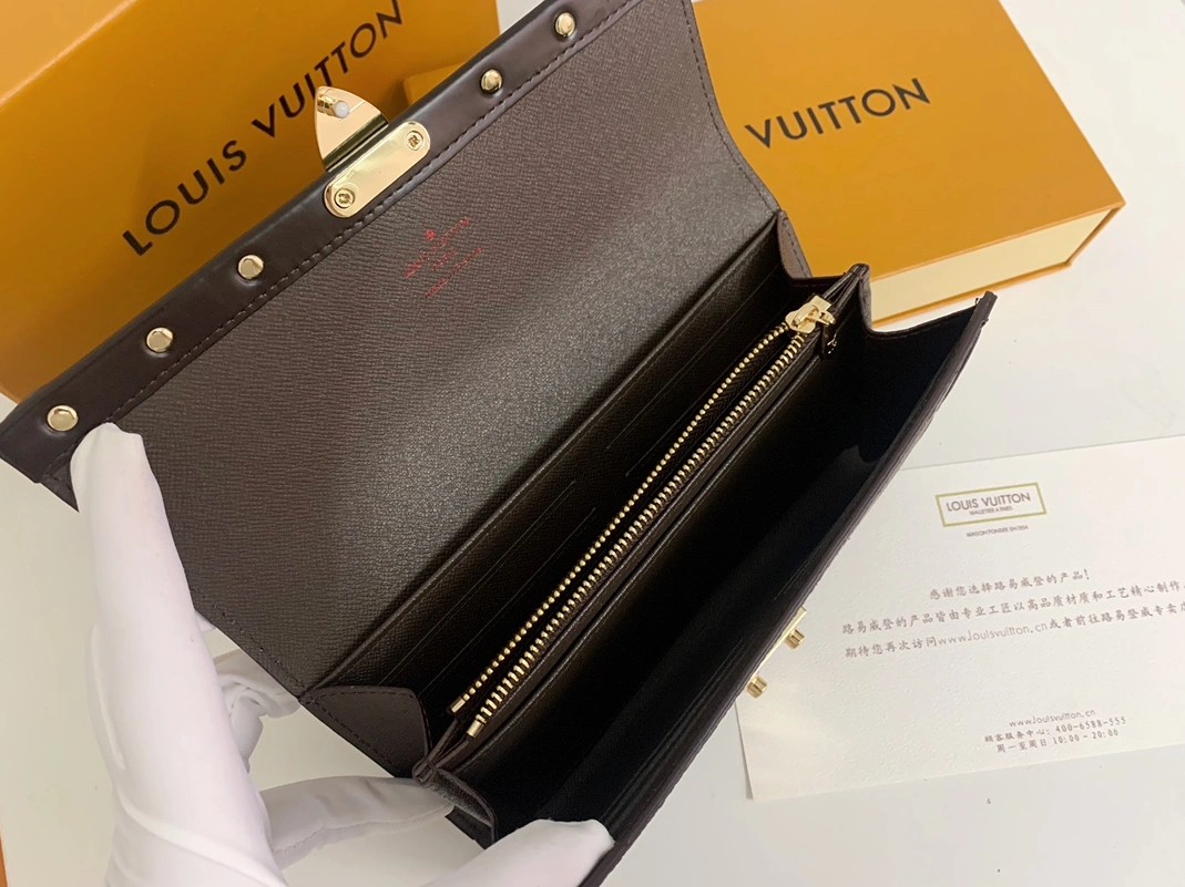 Comfortable 3058 Louis Vuitton LV Card Case For Women