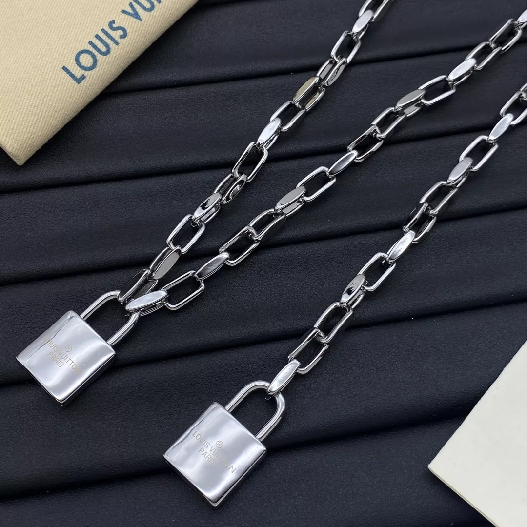 Comfortable 332 Louis Vuitton LV Jewelry Set