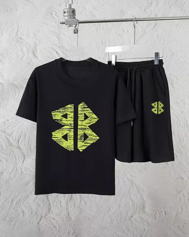 Comfortable 3327 Balenciaga Fashion Tracksuits Short Sleeved For Unisex