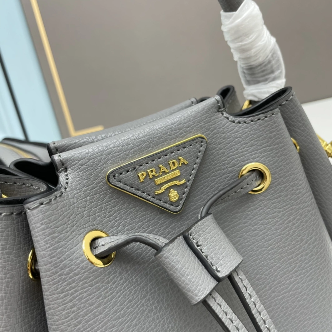 Comfortable 3661 Prada AAA Quality Handbags For Women