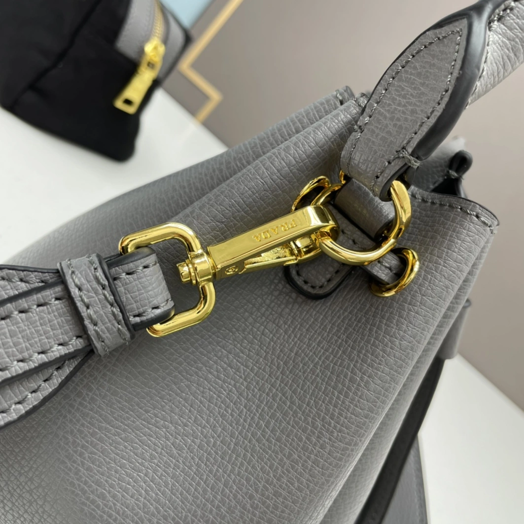 Comfortable 3661 Prada AAA Quality Handbags For Women