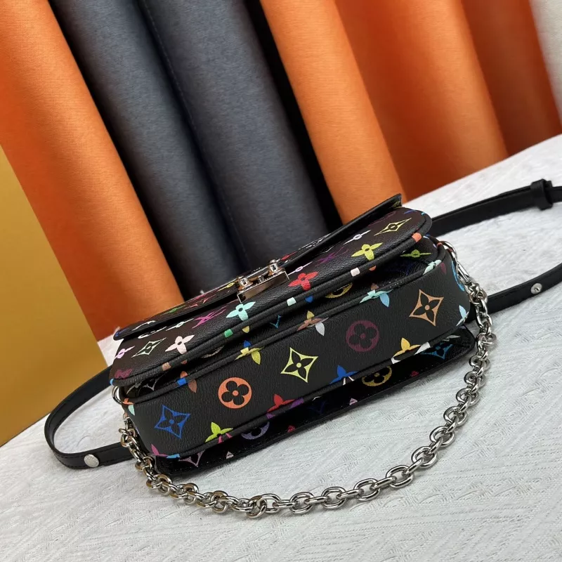 Comfortable 368 Louis Vuitton AAA Quality Messenger Bags For Women