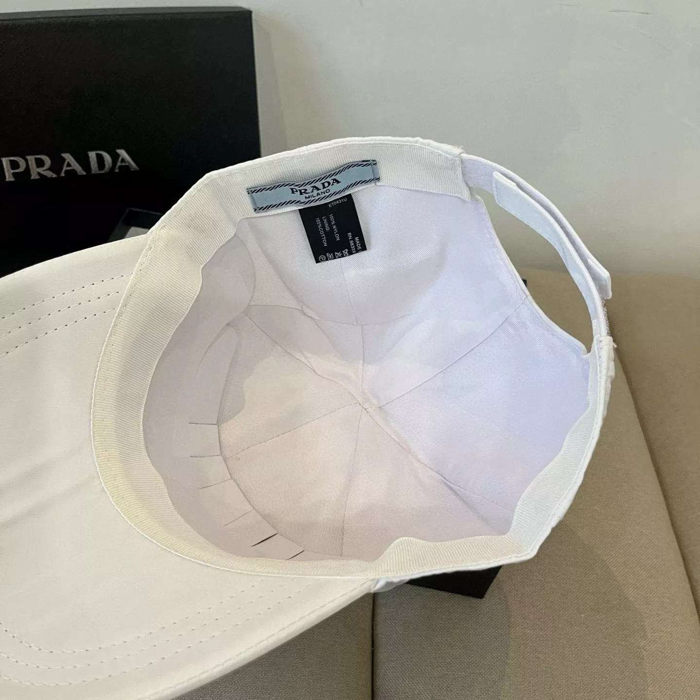 Comfortable 3866 Prada Caps