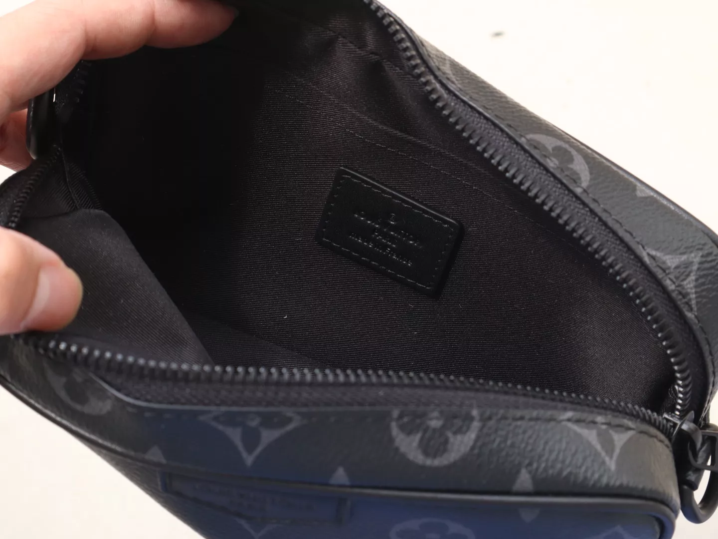 Comfortable 3903 Louis Vuitton AAA Quality Messenger Bags For Unisex