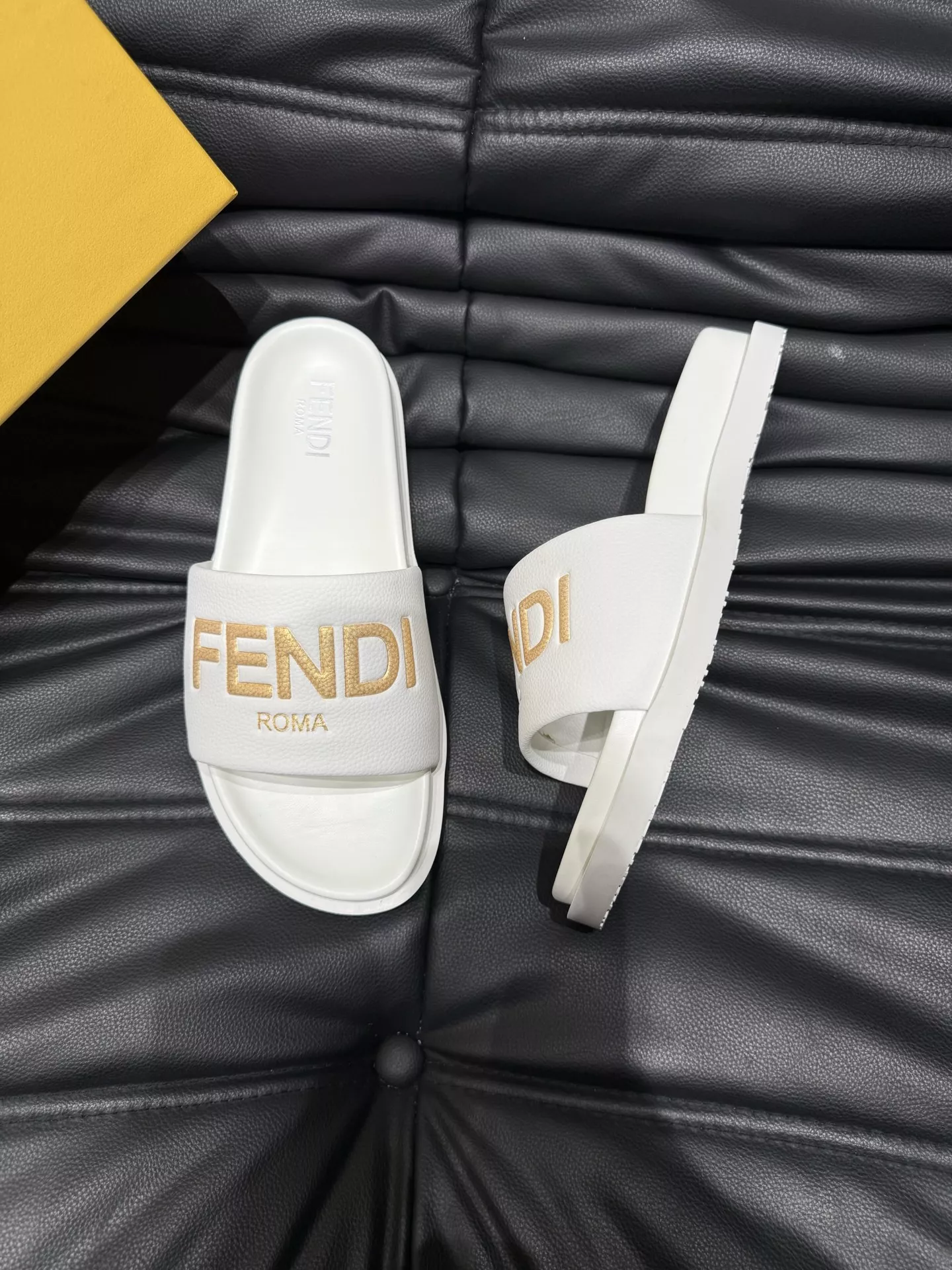 Comfortable 4019 Fendi Slippers For Men
