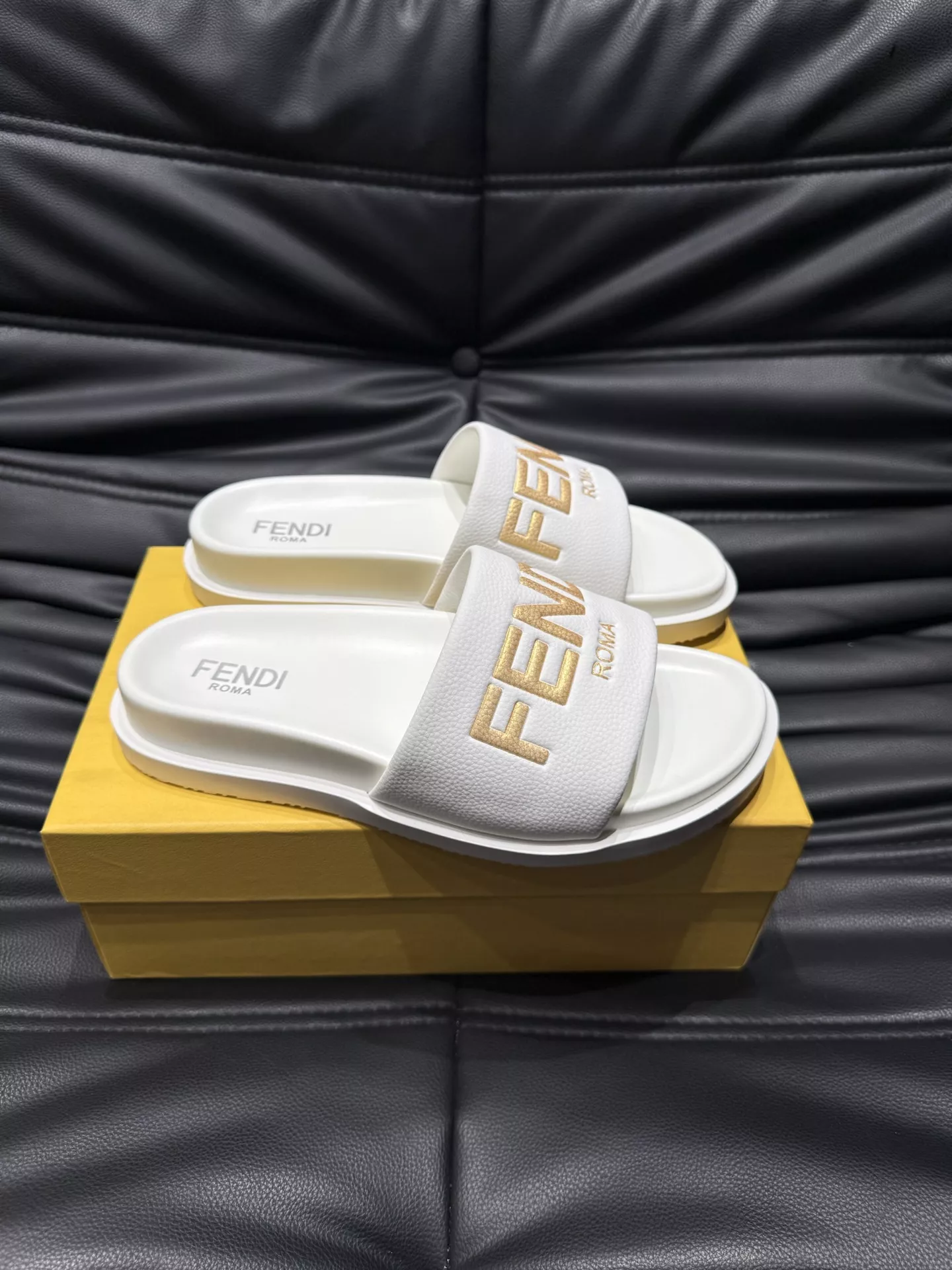 Comfortable 4019 Fendi Slippers For Men