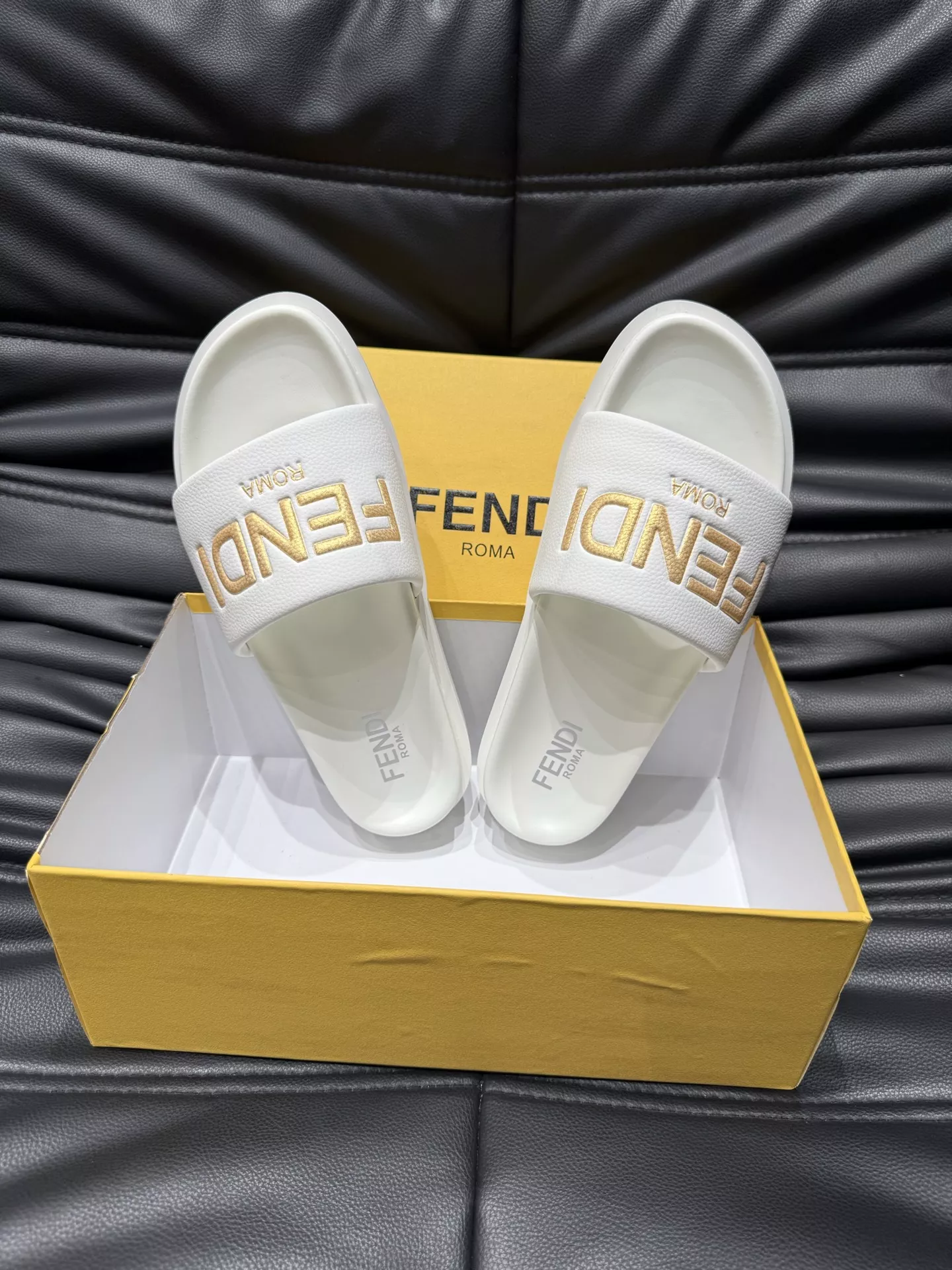 Comfortable 4019 Fendi Slippers For Men