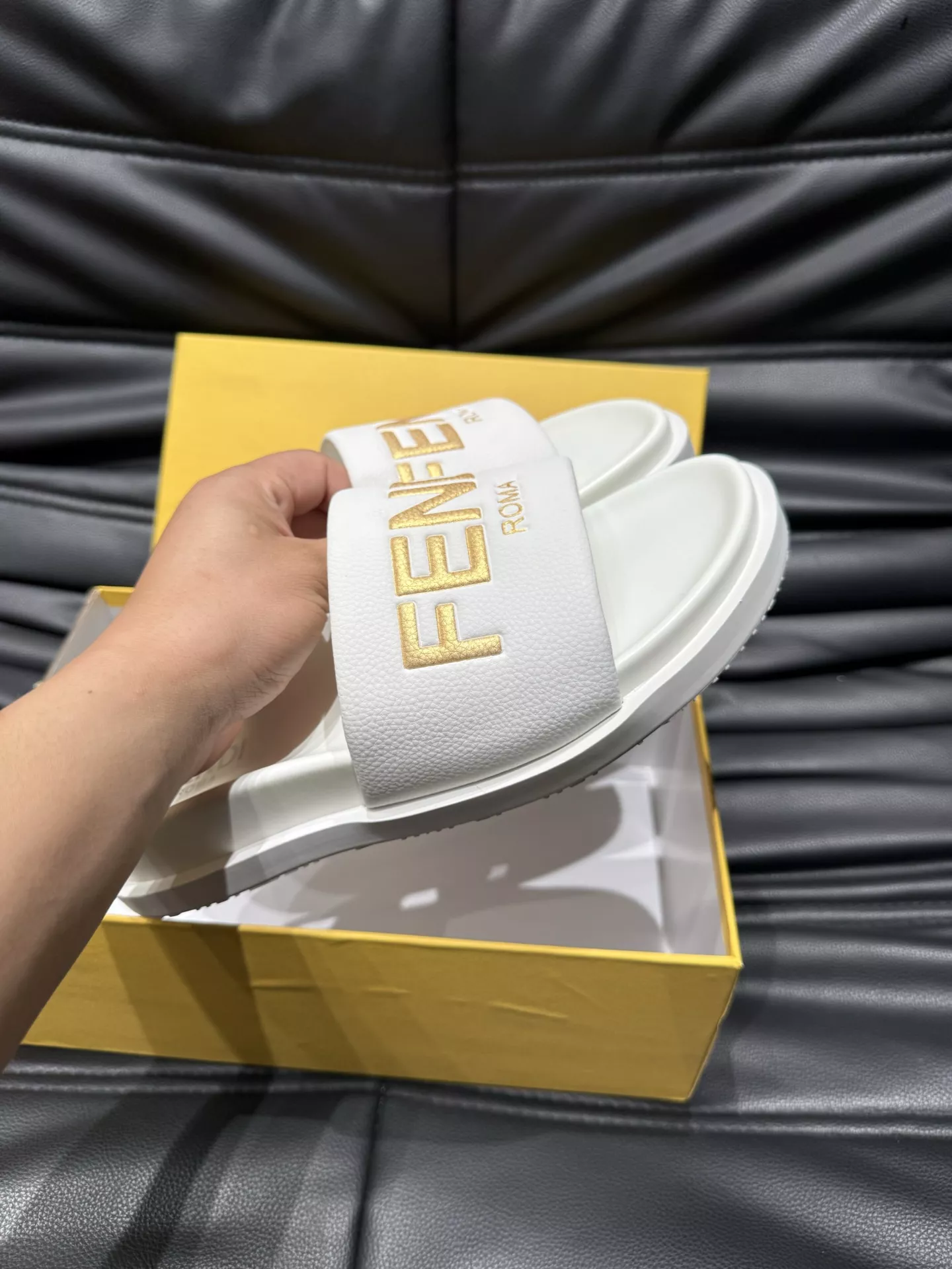 Comfortable 4019 Fendi Slippers For Men