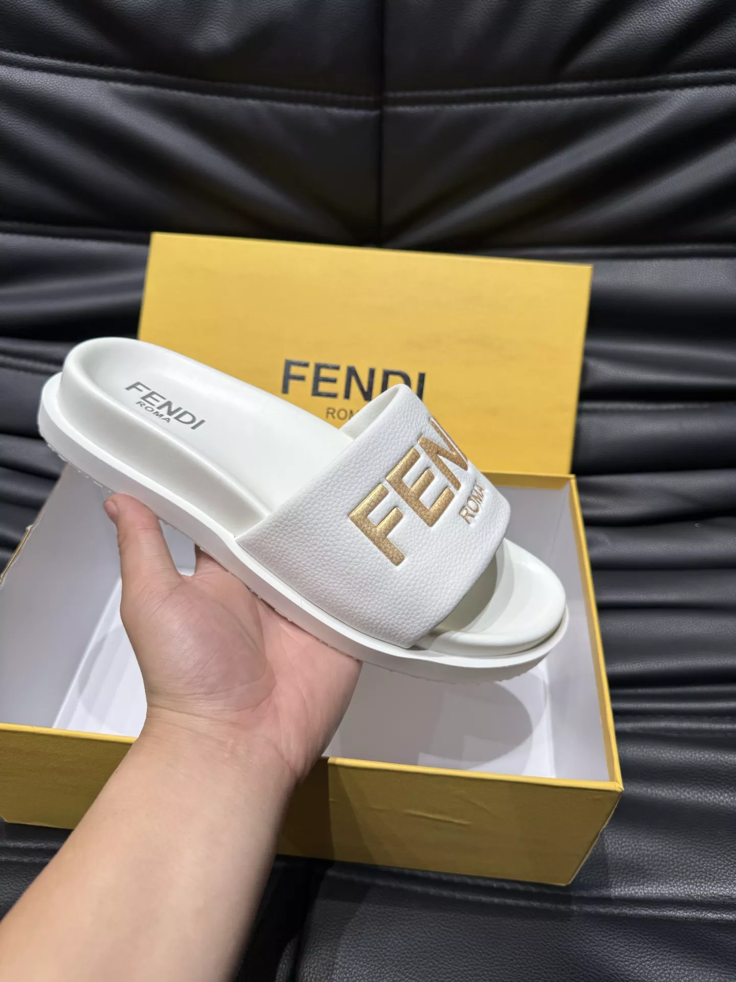 Comfortable 4019 Fendi Slippers For Men