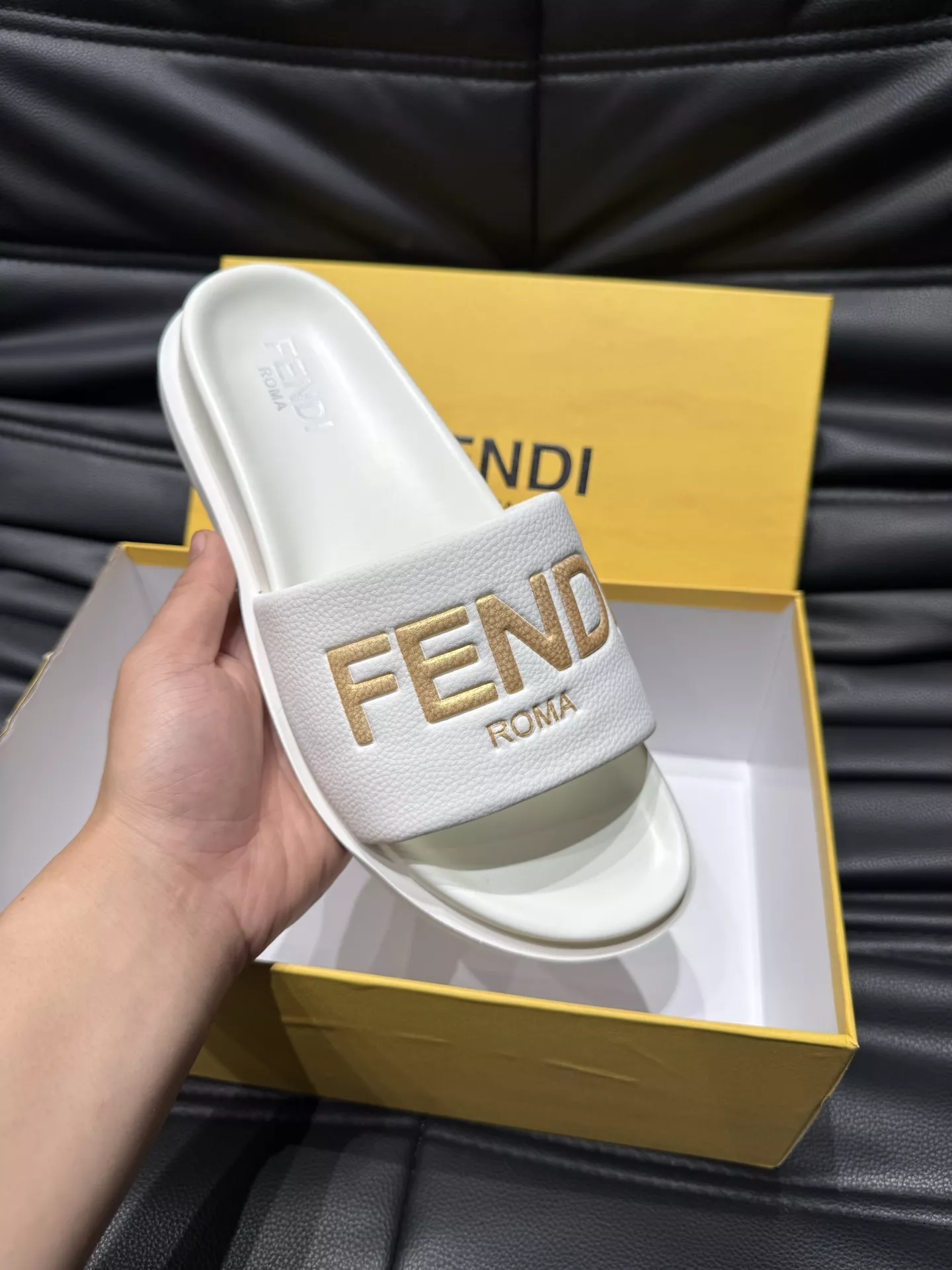 Comfortable 4019 Fendi Slippers For Men