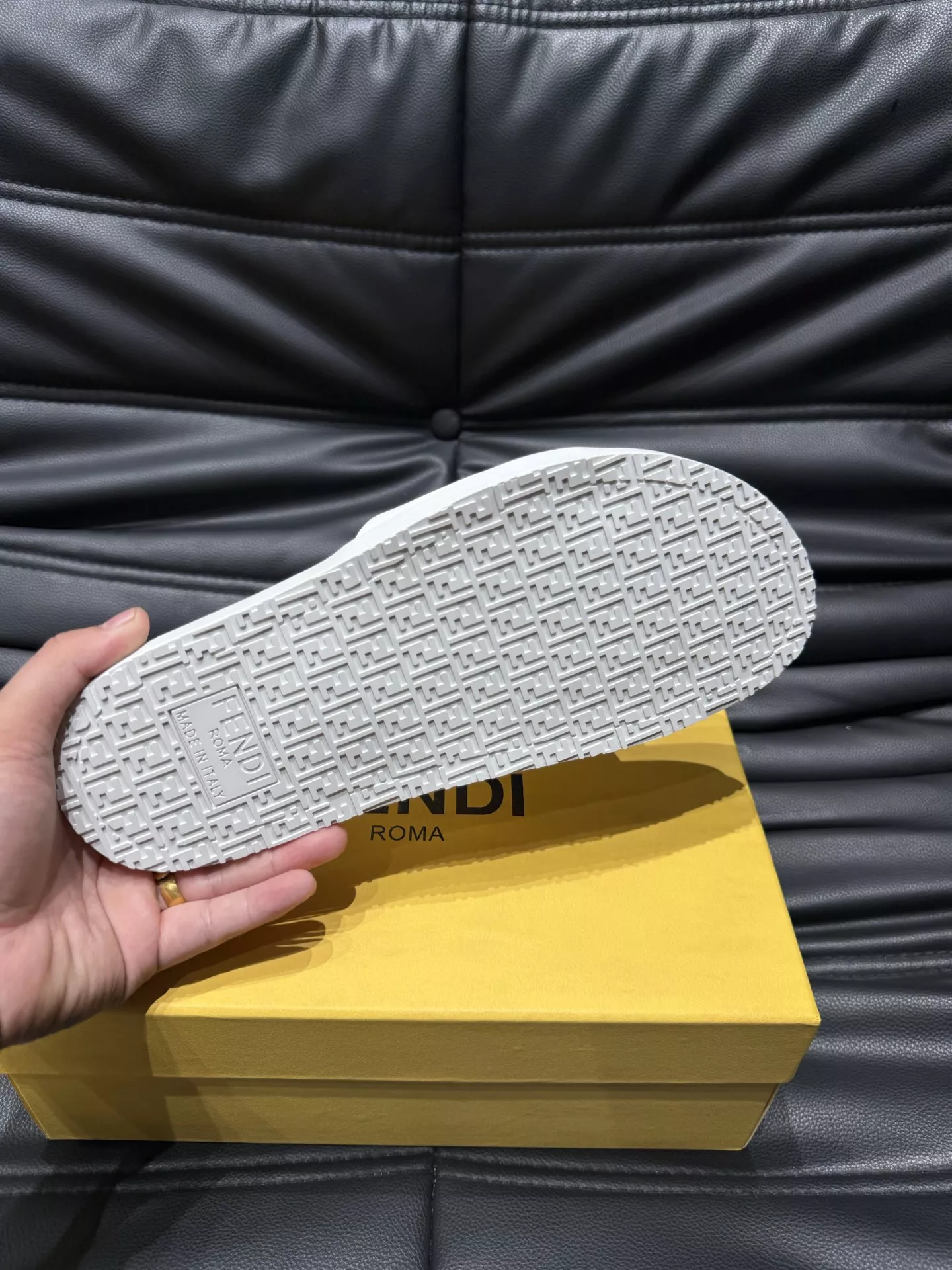 Comfortable 4019 Fendi Slippers For Men