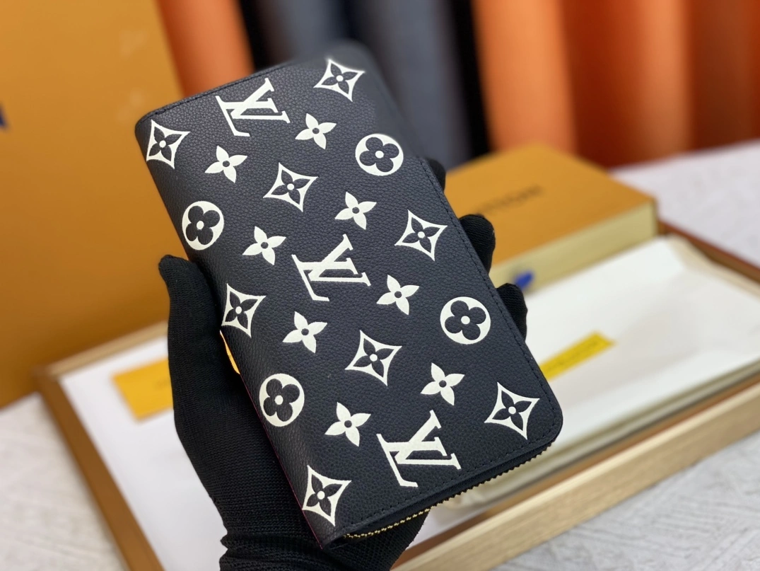 Comfortable 4072 Louis Vuitton AAA Quality Wallets For Women
