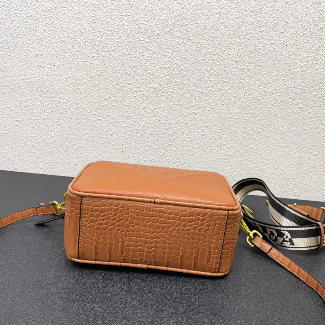 Comfortable 4490 Prada AAA Quality Messenger Bags For Women