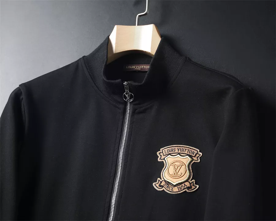 Comfortable 4977 Louis Vuitton LV Tracksuits Long Sleeved For Men