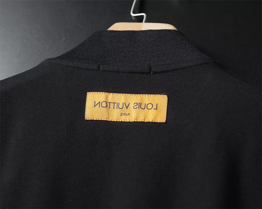 Comfortable 4977 Louis Vuitton LV Tracksuits Long Sleeved For Men