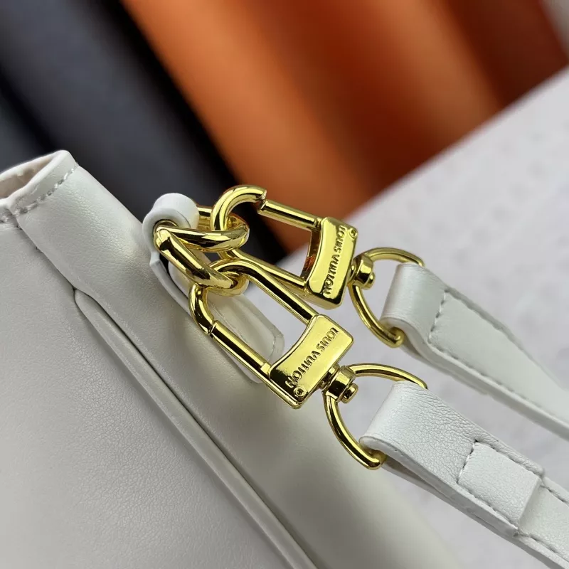 Comfortable 509 Louis Vuitton AAA Quality Messenger Bags For Women