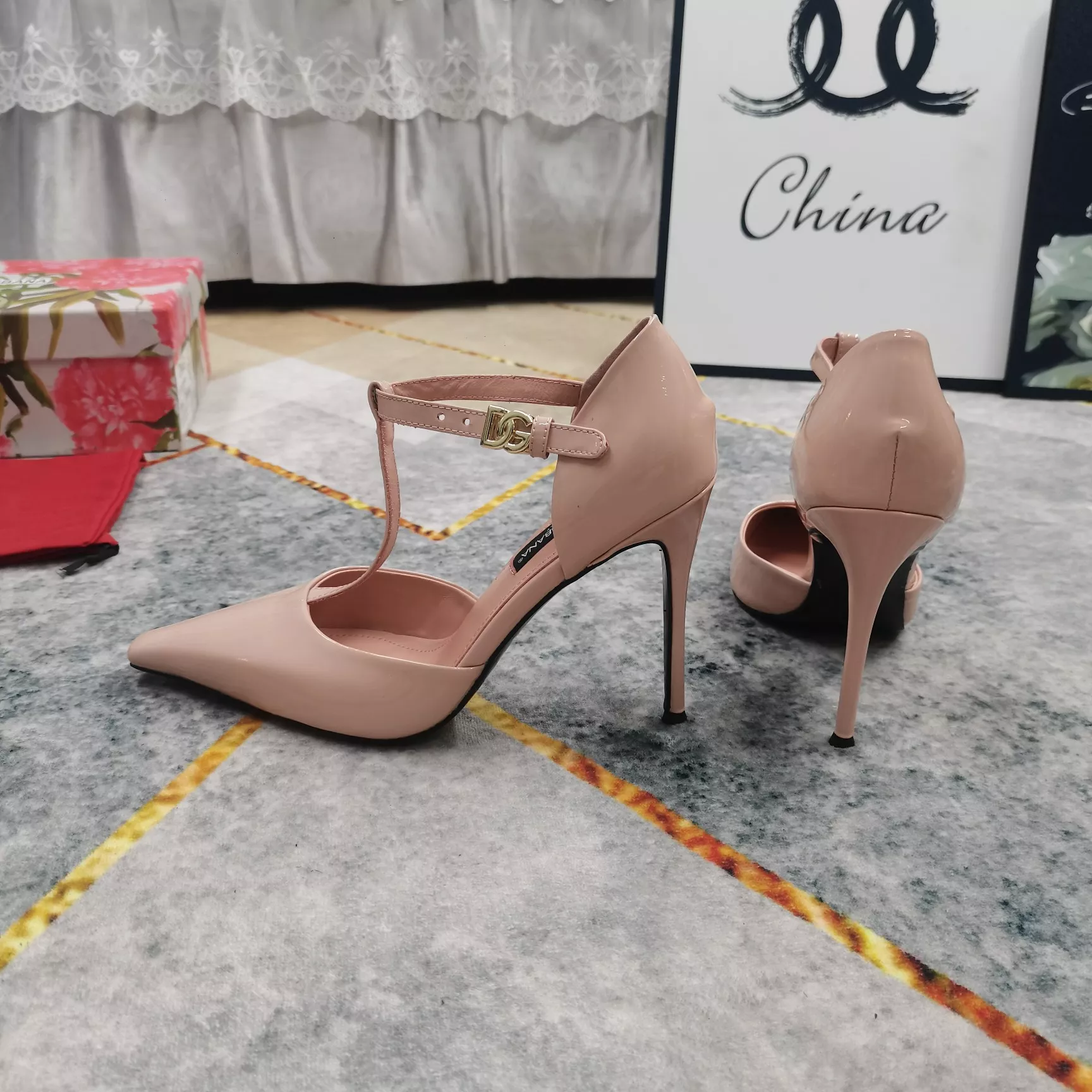 Comfortable 530 Dolce & Gabbana D&G Sandal For Women