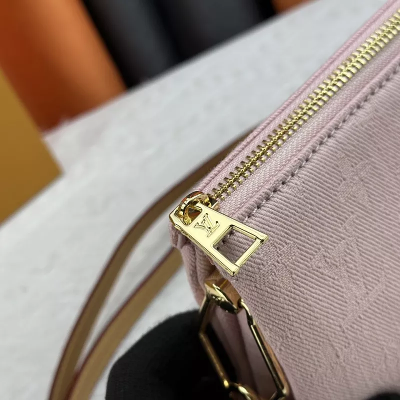 Comfortable 5371 Louis Vuitton AAA Quality Messenger Bags For Women