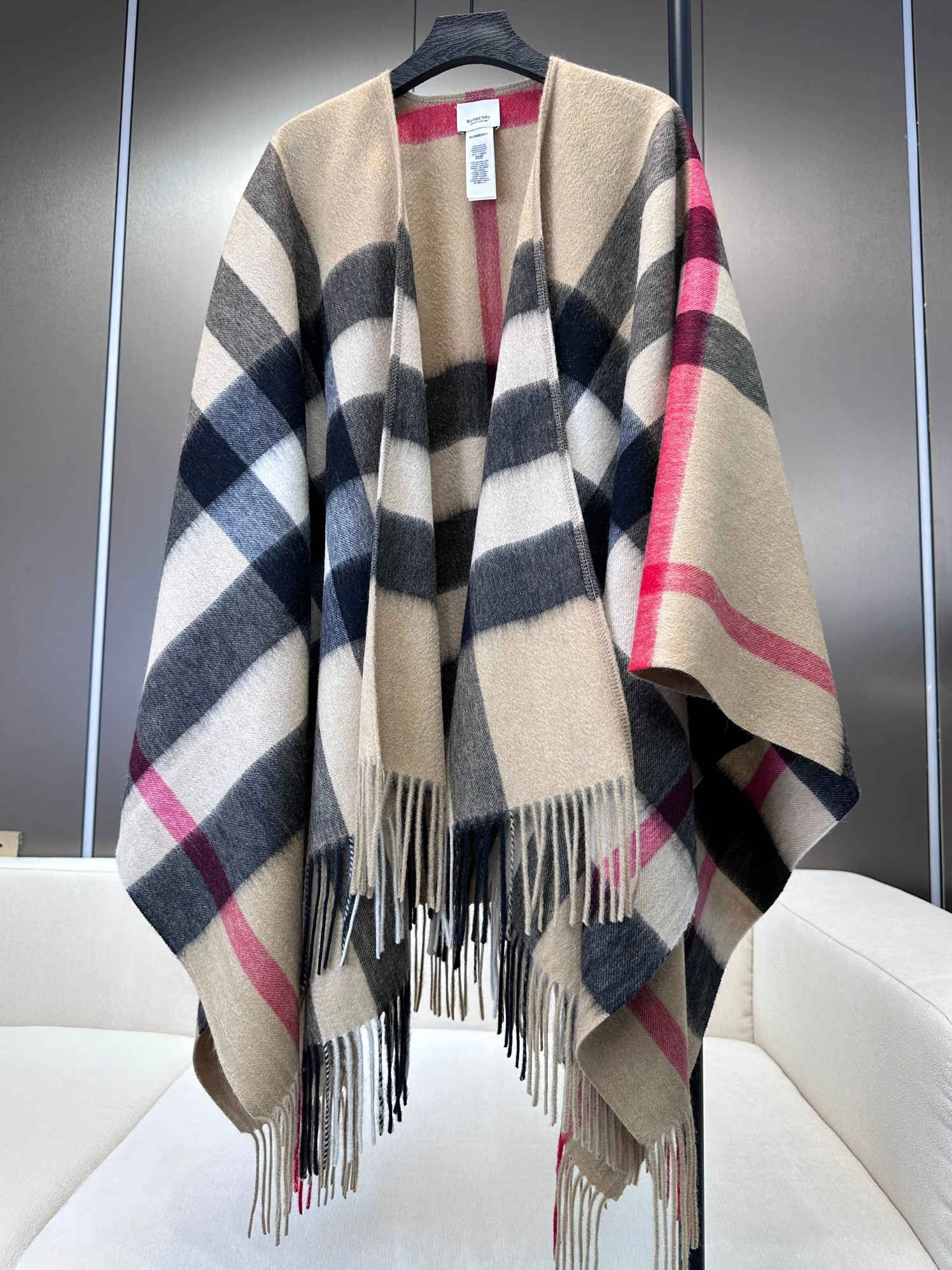 Comfortable 5536 Burberry Poncho