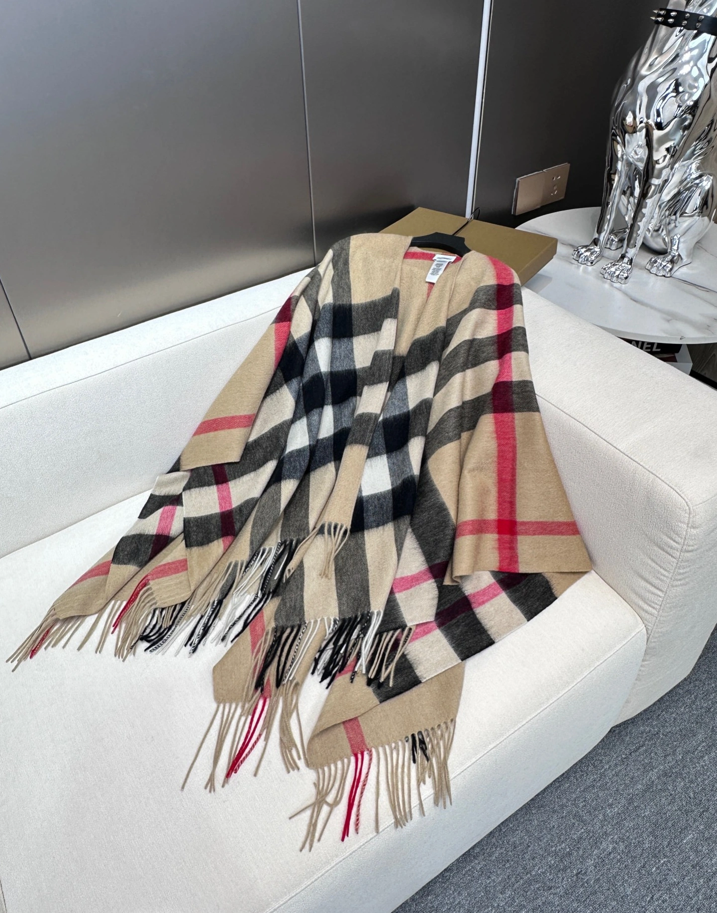 Comfortable 5536 Burberry Poncho