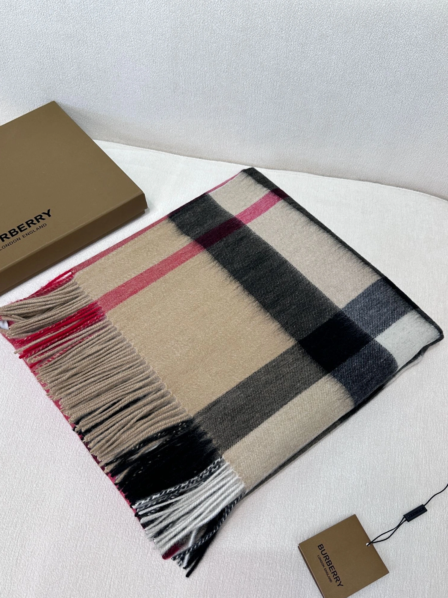 Comfortable 5536 Burberry Poncho