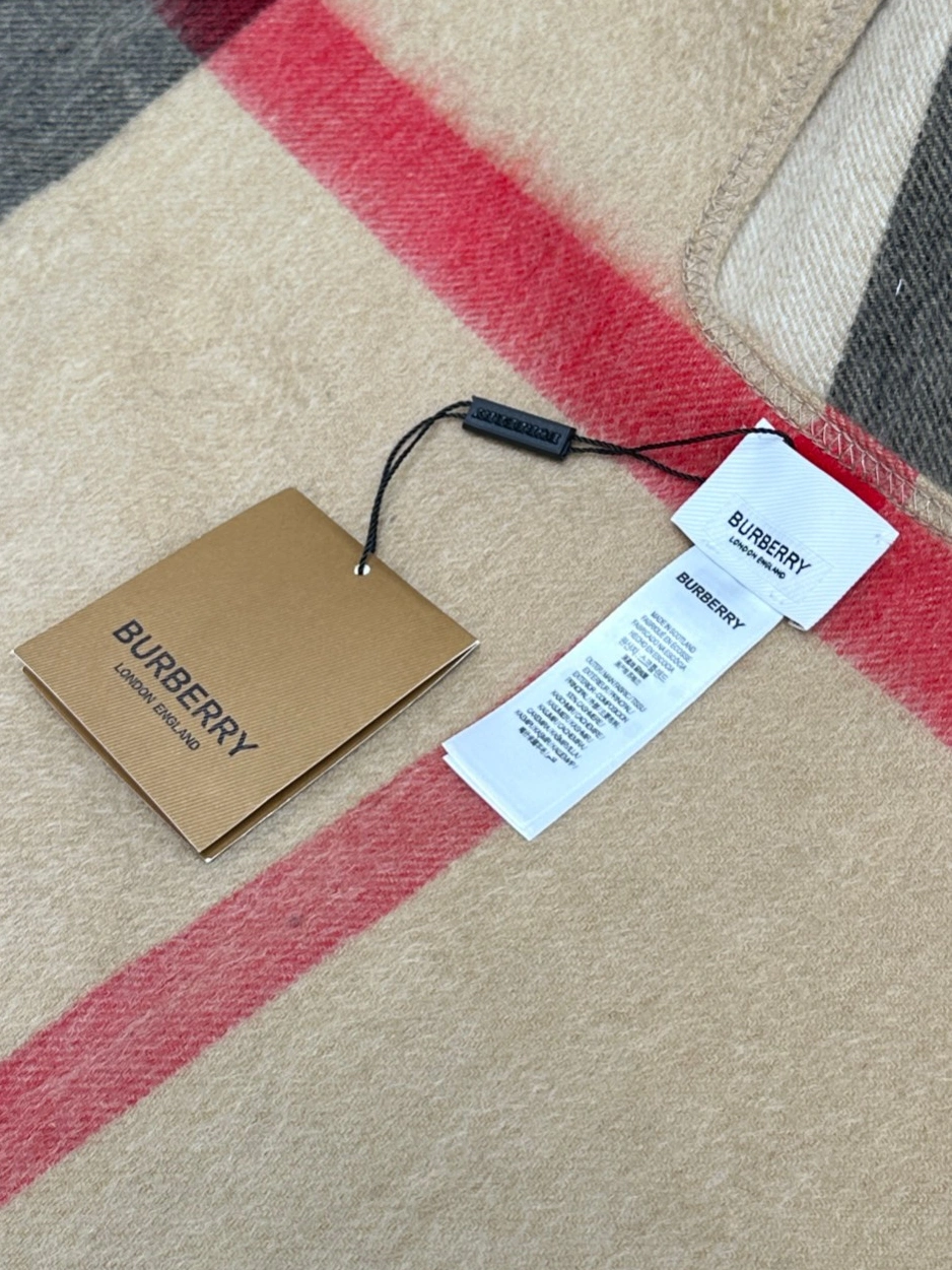 Comfortable 5536 Burberry Poncho