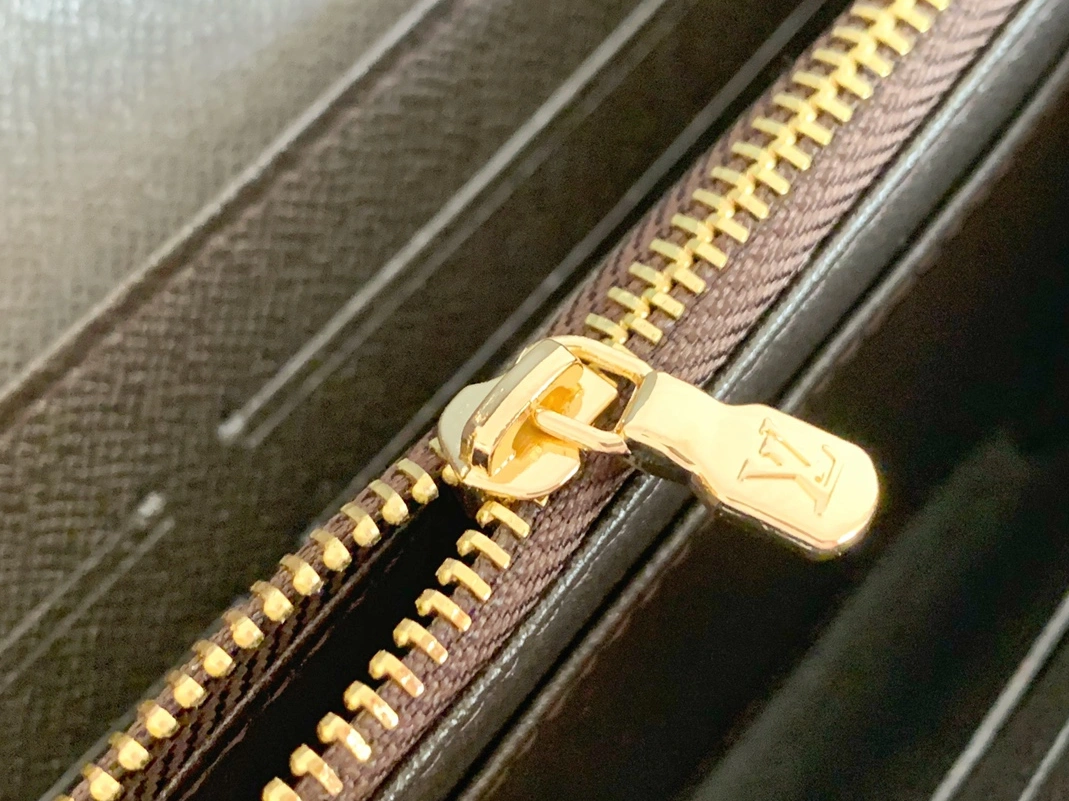 Comfortable 5633 Louis Vuitton LV Wallets In Coffee For Women
