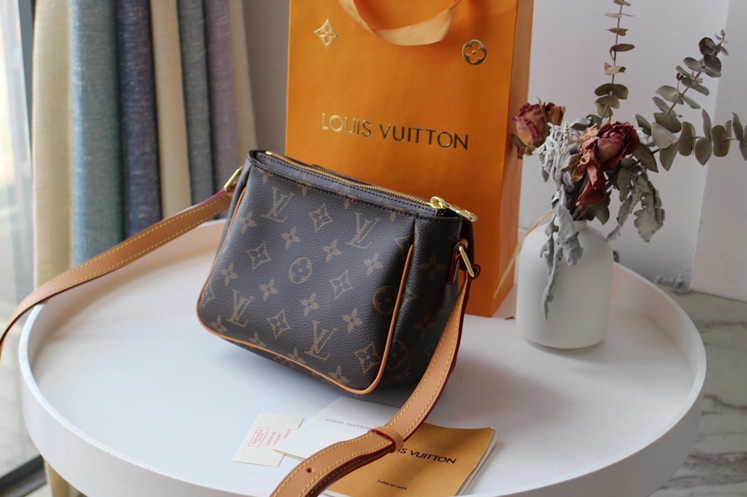 Comfortable 5814 Louis Vuitton AAA Quality Messenger Bags For Women